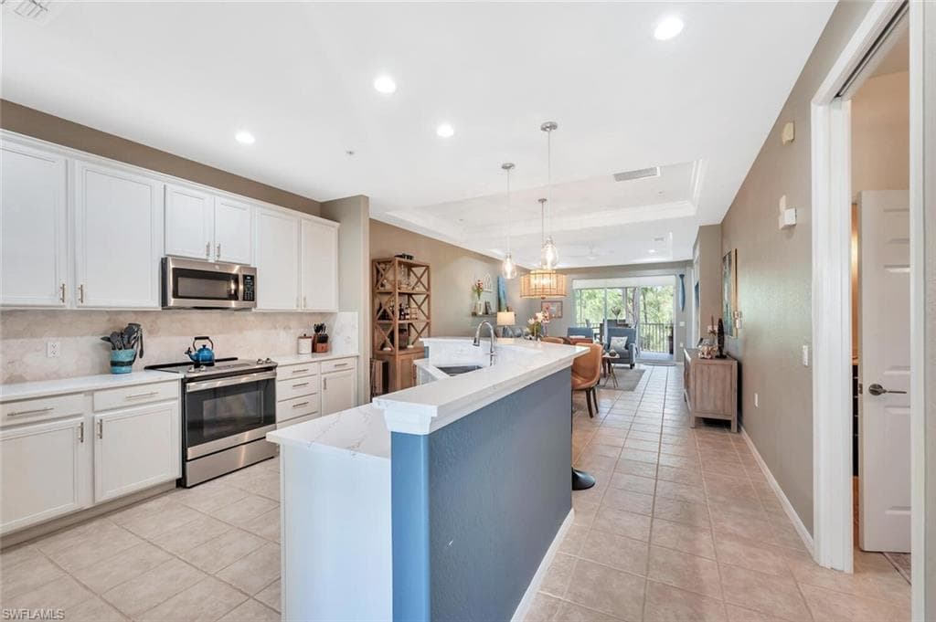 4833 Hampshire Ct 302, Naples, FL 34112-12