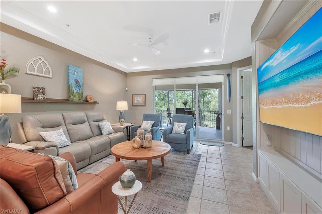 4833 Hampshire Ct 302, Naples, FL 34112-19