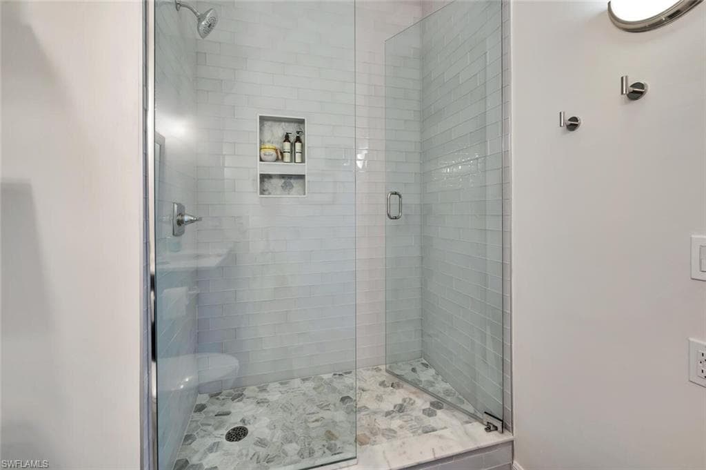 4833 Hampshire Ct 302, Naples, FL 34112-35