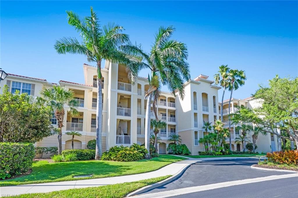 4833 Hampshire Ct 302, Naples, FL 34112-41