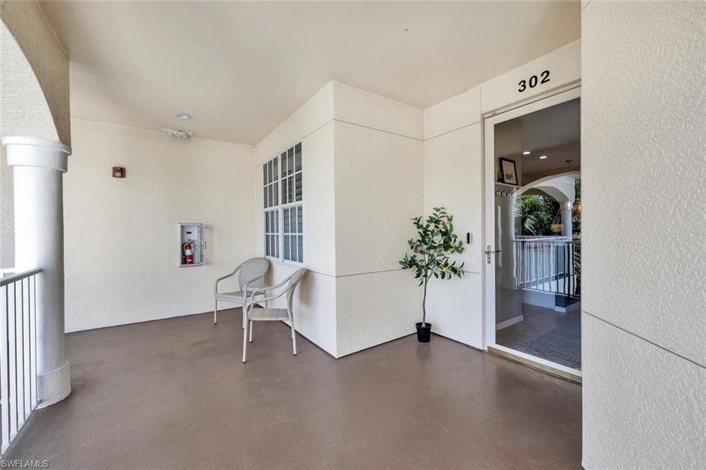 4833 Hampshire Ct 302, Naples, FL 34112-42