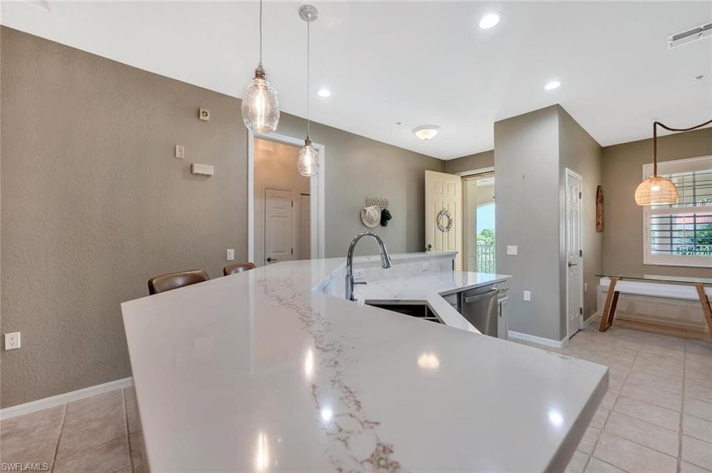 4833 Hampshire Ct 302, Naples, FL 34112-4