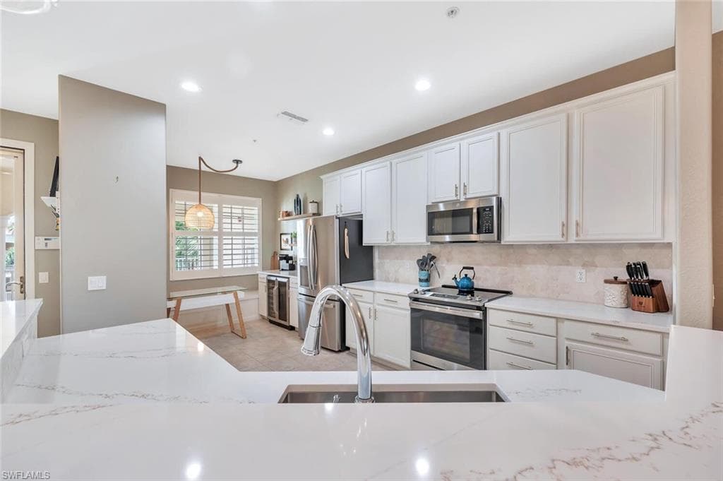 4833 Hampshire Ct 302, Naples, FL 34112-5