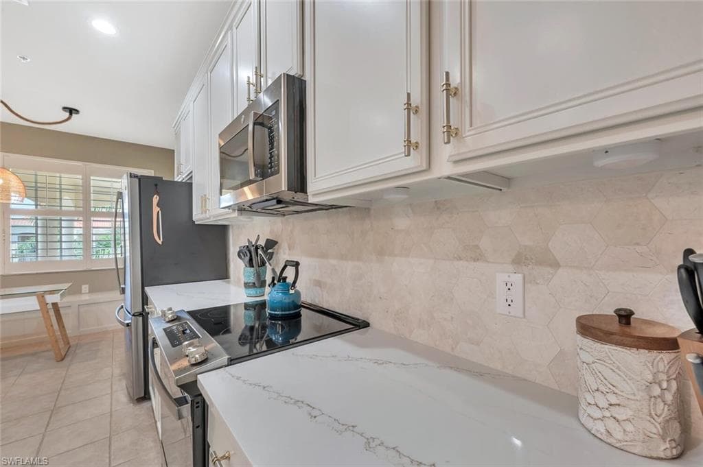 4833 Hampshire Ct 302, Naples, FL 34112-6