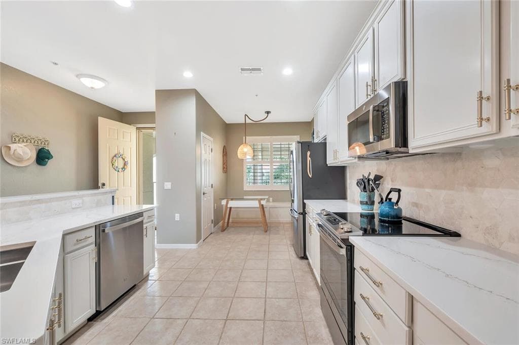 4833 Hampshire Ct 302, Naples, FL 34112-7