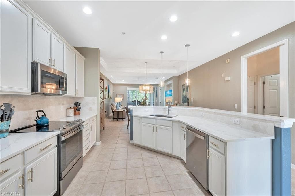 4833 Hampshire Ct 302, Naples, FL 34112-8