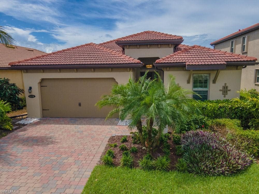 16374 Barclay Ct, Naples, FL 34110-1