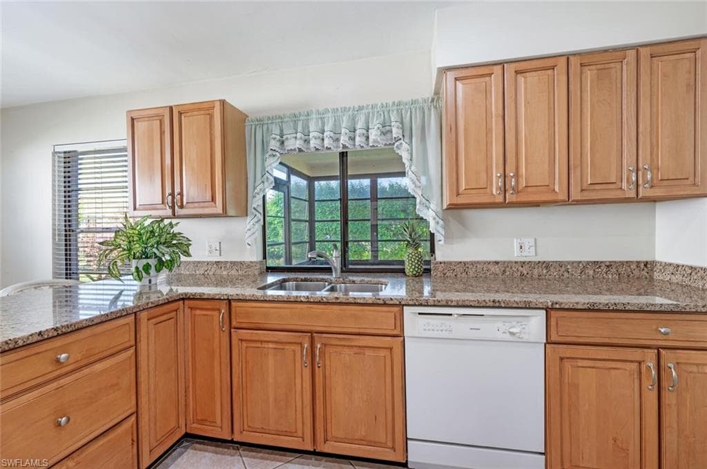 105 Champagne Ct, Naples, FL 34112-9