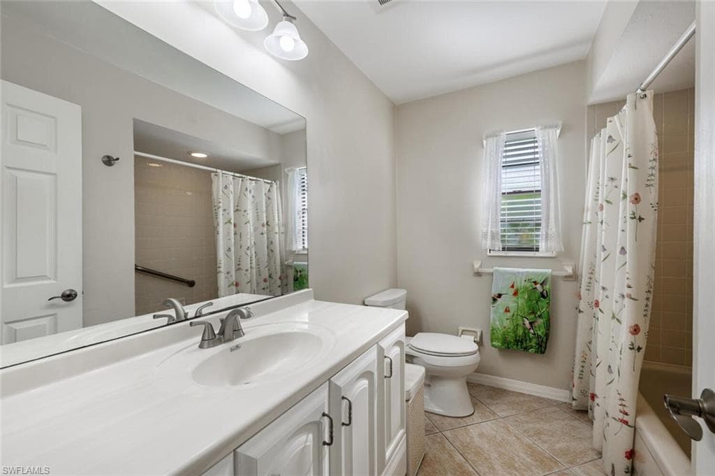 105 Champagne Ct, Naples, FL 34112-18