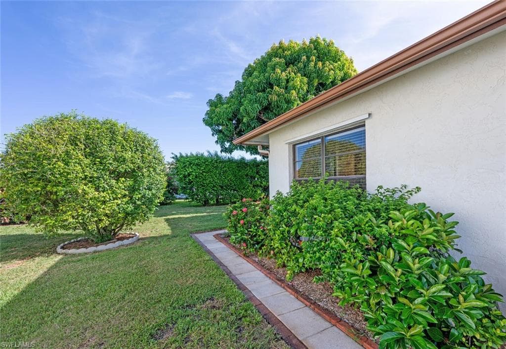 105 Champagne Ct, Naples, FL 34112-23