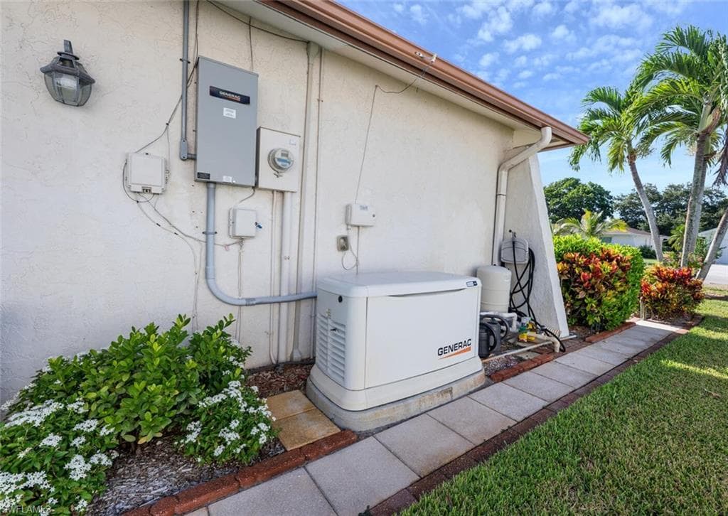 105 Champagne Ct, Naples, FL 34112-24