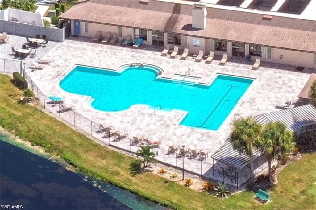 105 Champagne Ct, Naples, FL 34112-27