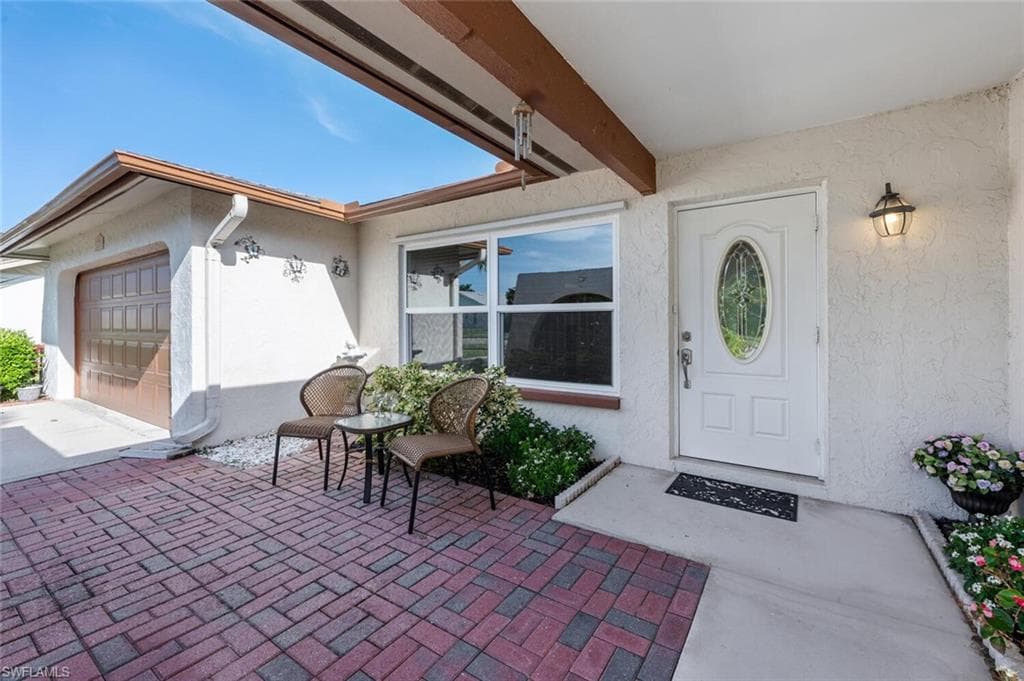 105 Champagne Ct, Naples, FL 34112-3