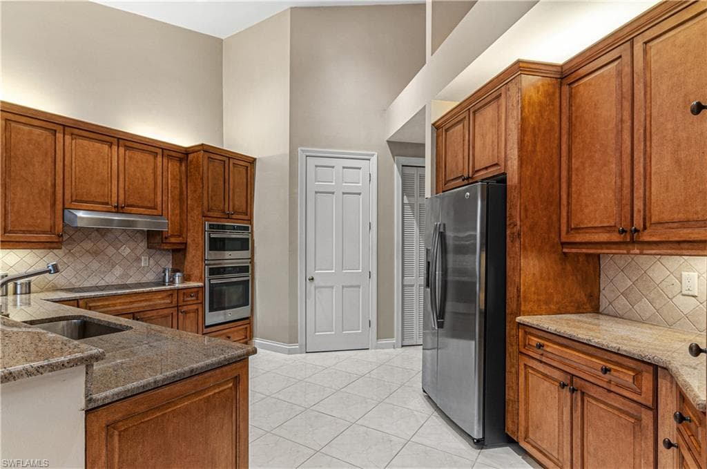 191 Colonade Cir, Naples, FL 34103-4