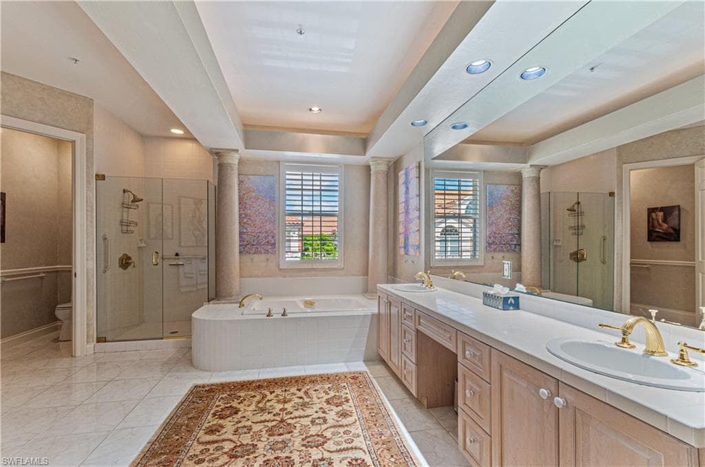 191 Colonade Cir, Naples, FL 34103-8