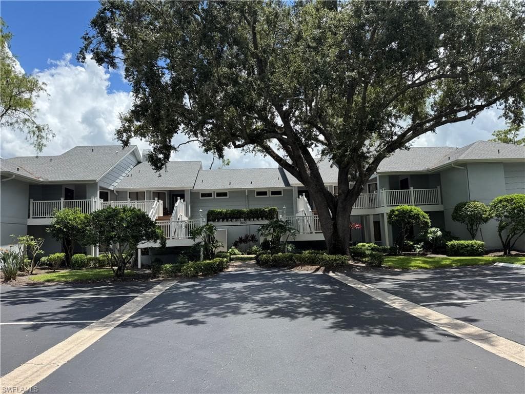 203 Courtside Dr B103, Naples, FL 34105-10