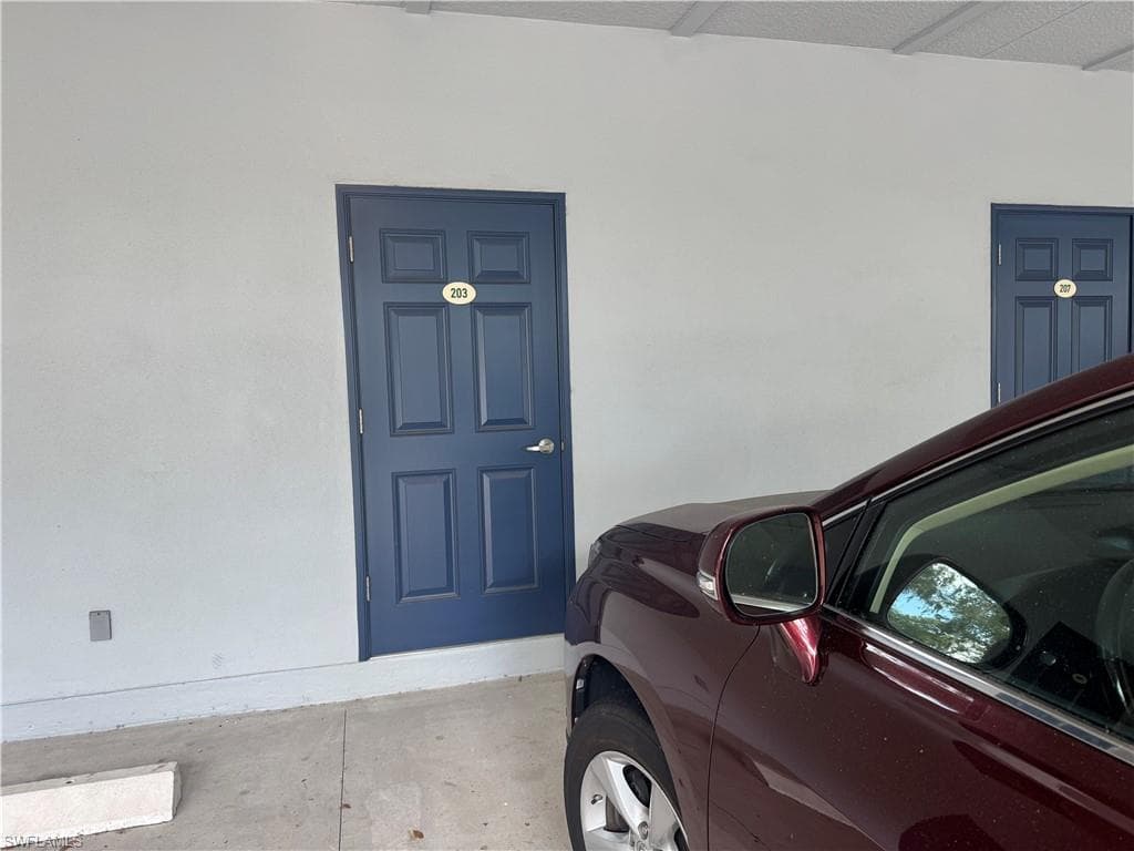 203 Courtside Dr B103, Naples, FL 34105-11