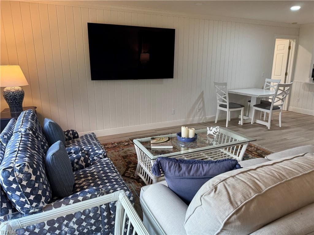 203 Courtside Dr B103, Naples, FL 34105-5