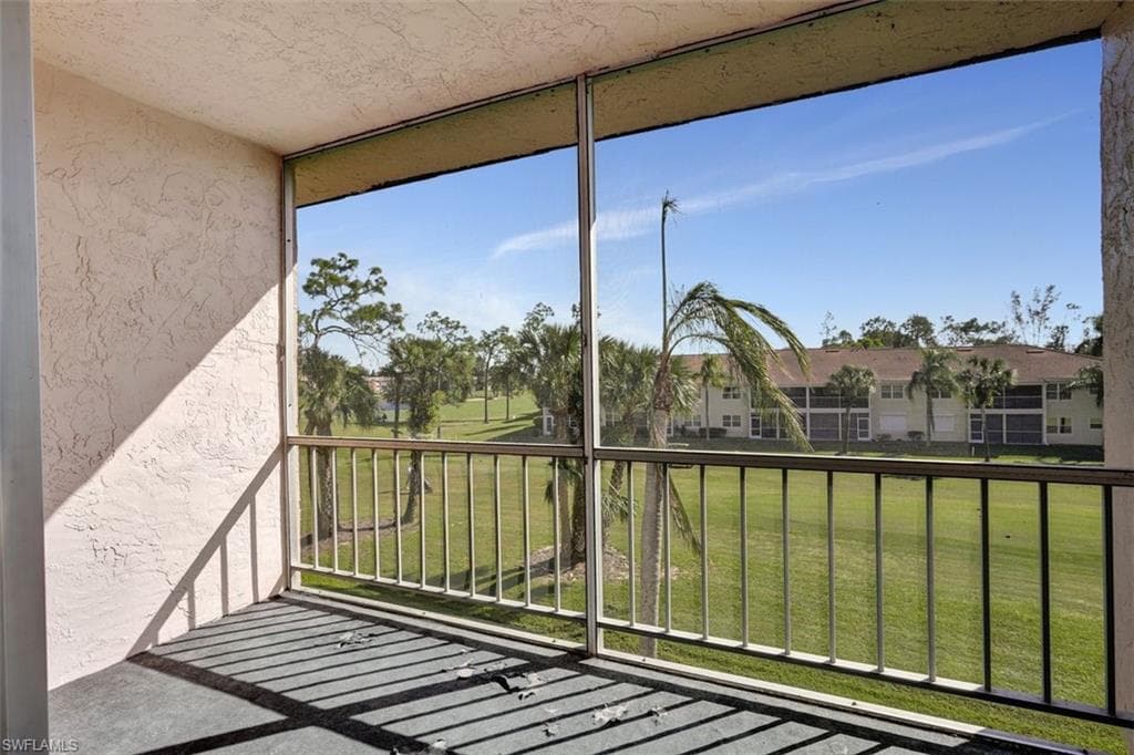 225 Turtle Lake Ct 310, Naples, FL 34105-9