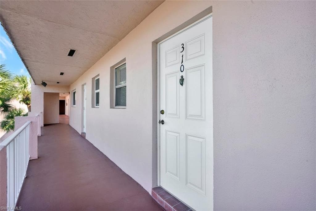 225 Turtle Lake Ct 310, Naples, FL 34105-15