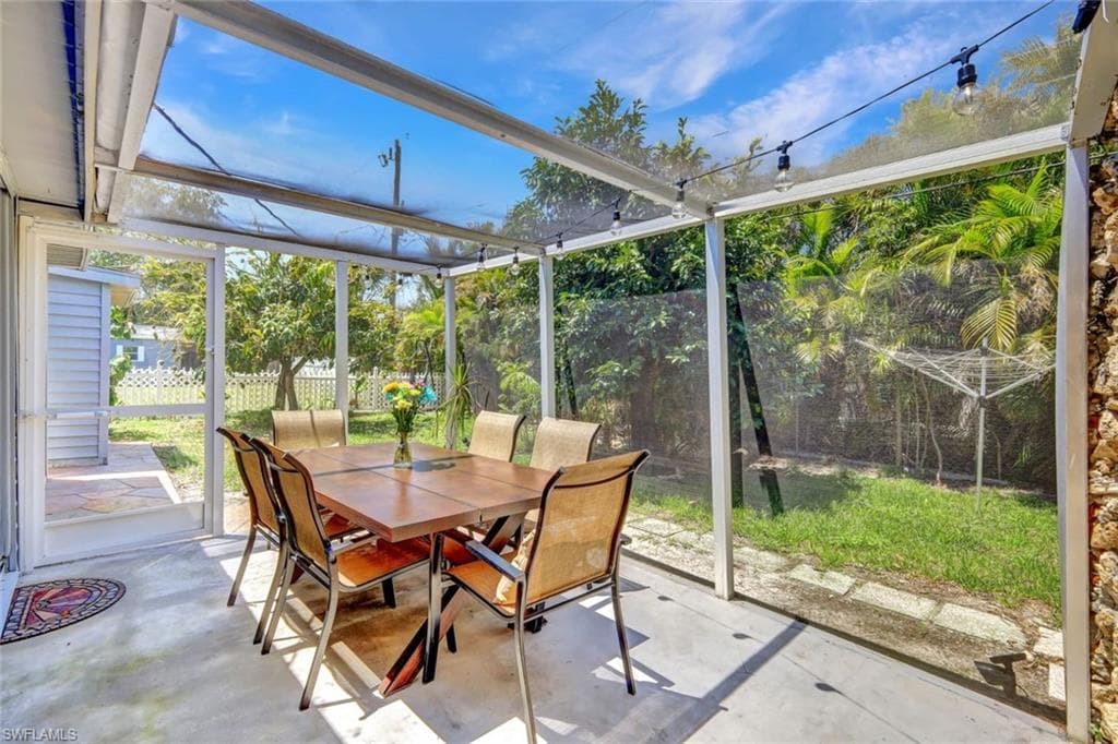 2047 Harbor Ln, Naples, FL 34104-20