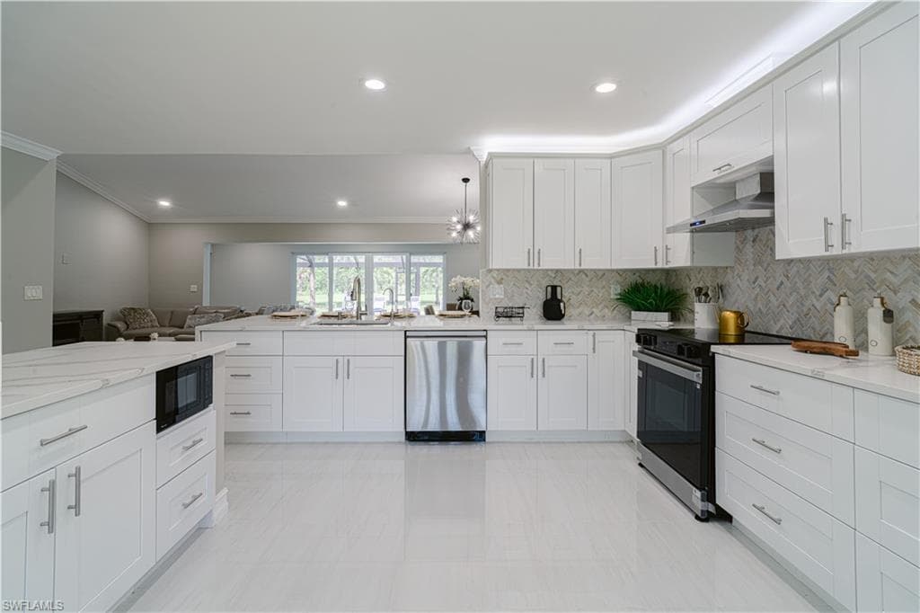 131 25th St SW, Naples, FL 34117-17