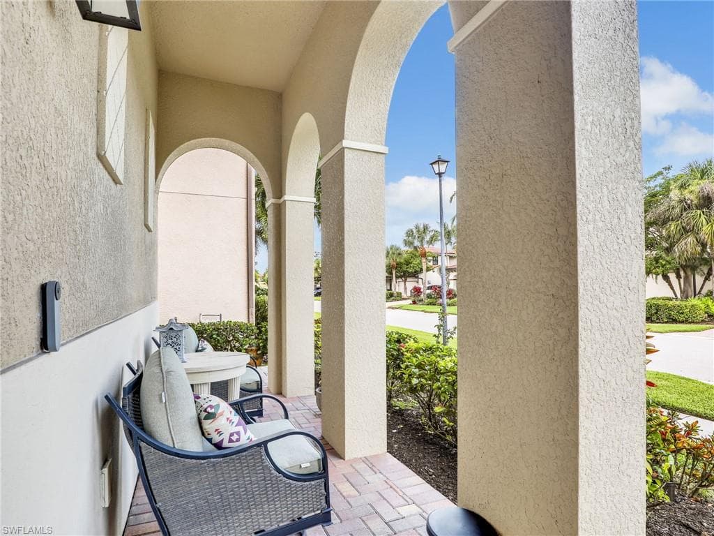 1242 Kendari Ter, Naples, FL 34113-9