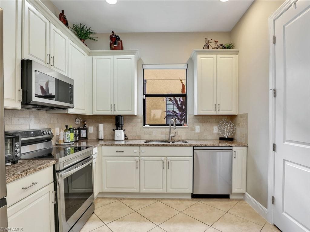 1242 Kendari Ter, Naples, FL 34113-21