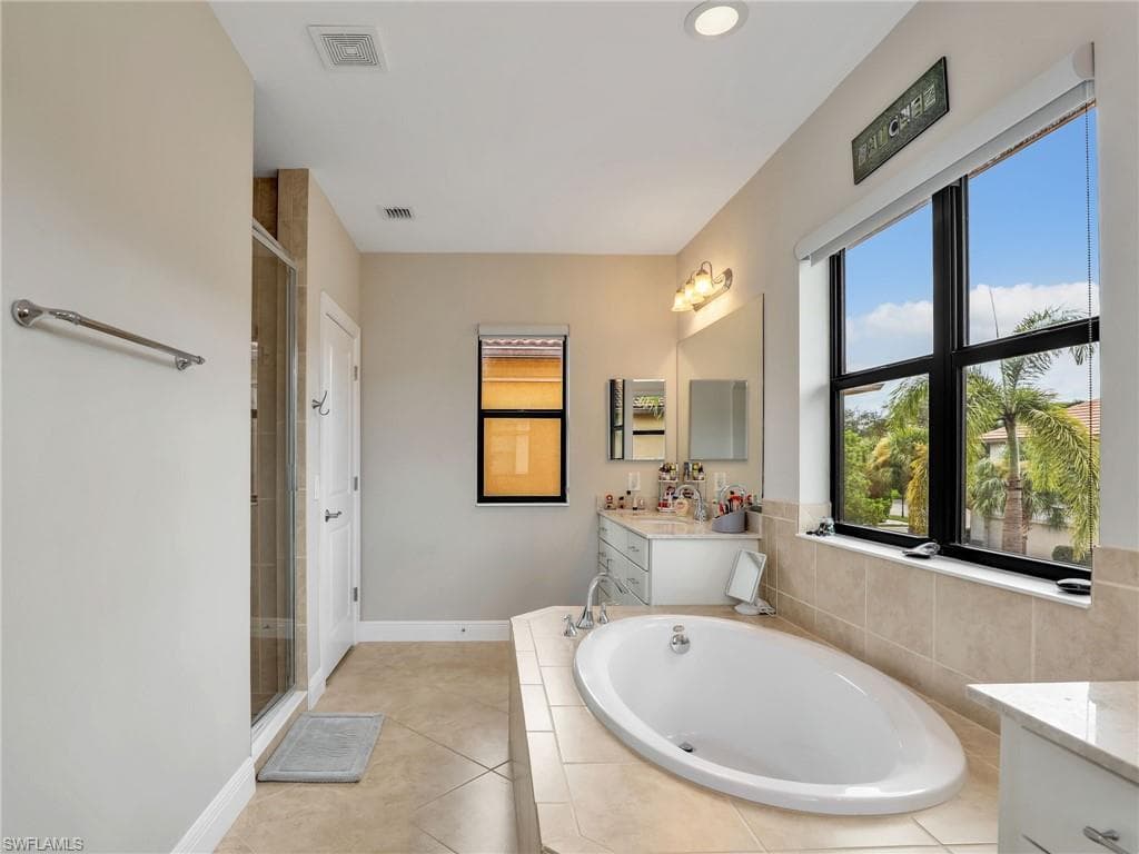 1242 Kendari Ter, Naples, FL 34113-35