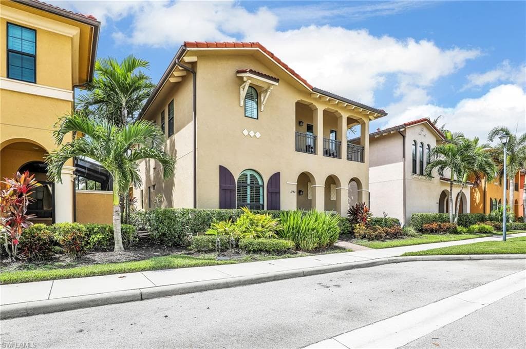 1242 Kendari Ter, Naples, FL 34113-8