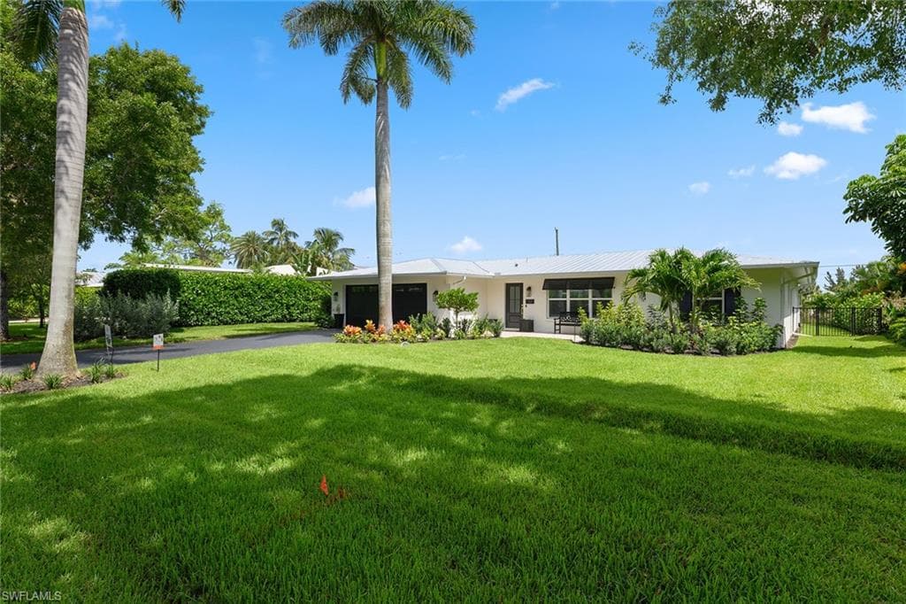 1319 28th Ave N, Naples, FL 34103-28
