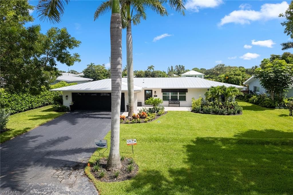 1319 28th Ave N, Naples, FL 34103-2