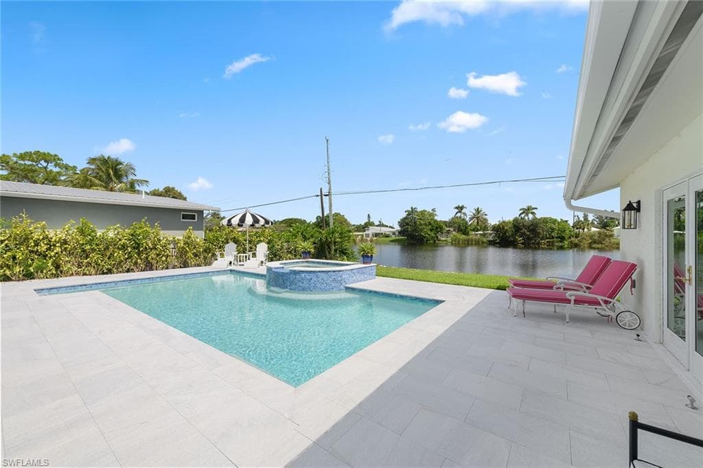 1319 28th Ave N, Naples, FL 34103-7