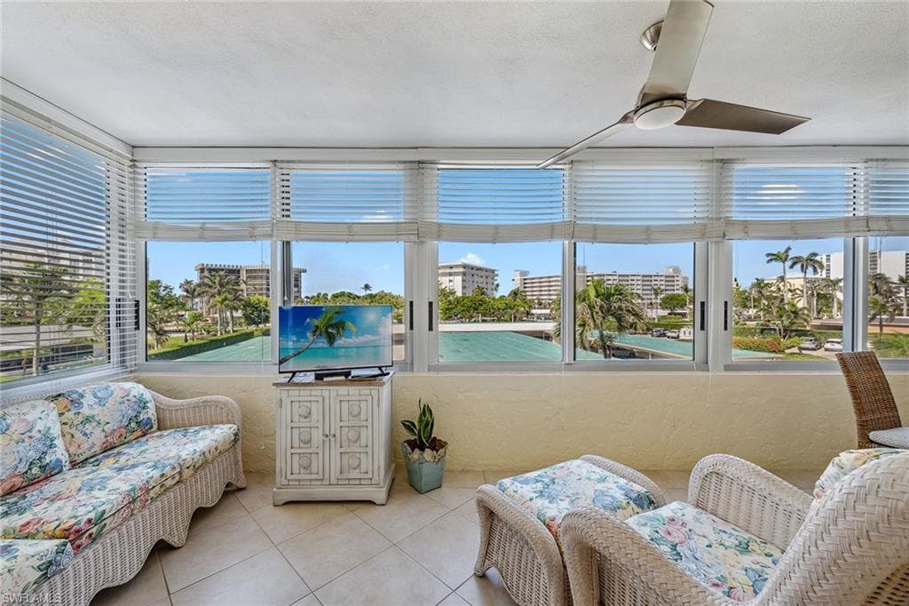 3410 Gulf Shore Blvd N 305, Naples, FL 34103-19