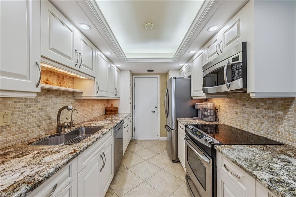 3410 Gulf Shore Blvd N 305, Naples, FL 34103-4