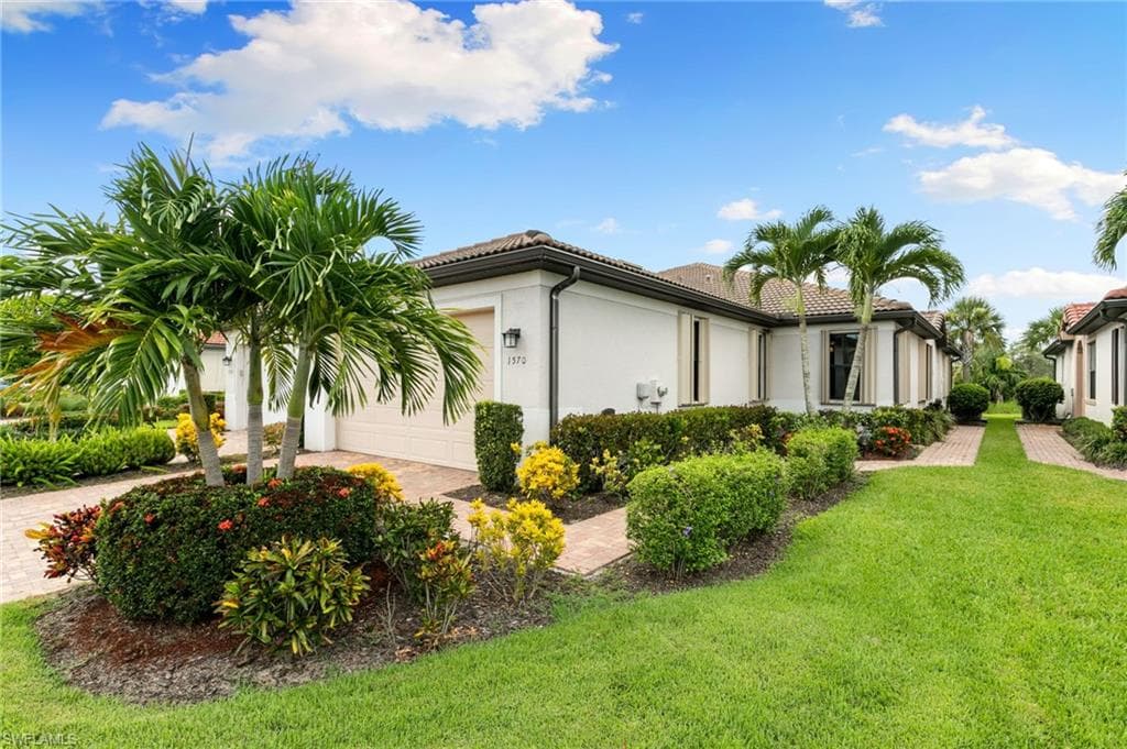 1570 Oceania Dr S, Naples, FL 34113-14