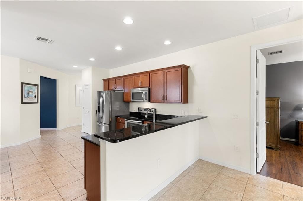 1570 Oceania Dr S, Naples, FL 34113-4