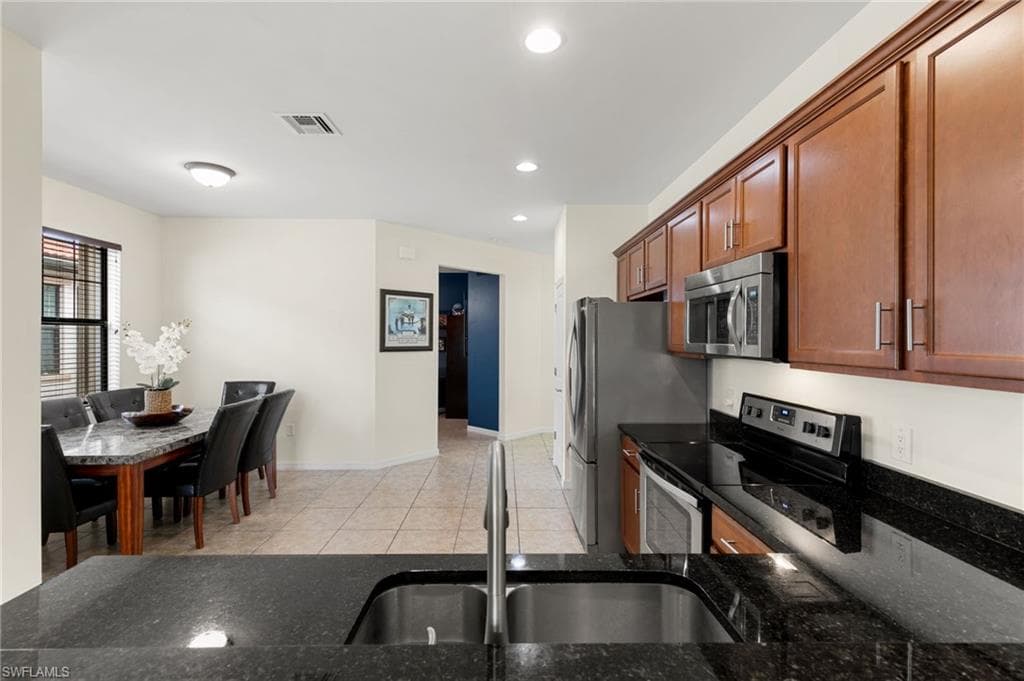 1570 Oceania Dr S, Naples, FL 34113-4