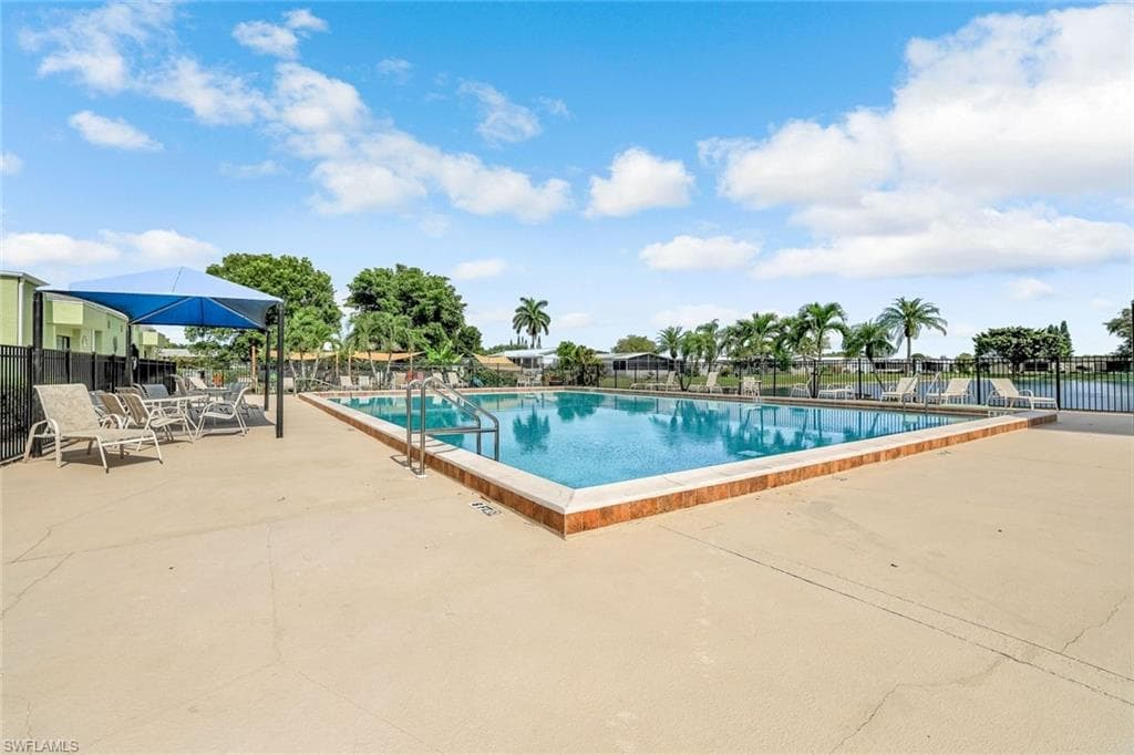 33 Covey Ln 33, Naples, FL 34114-18