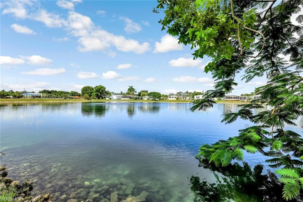 33 Covey Ln 33, Naples, FL 34114-4