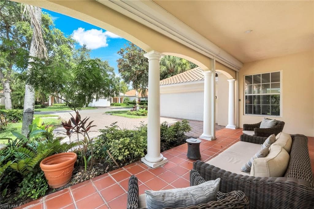 4772 Martinique Way, Naples, FL 34119-3