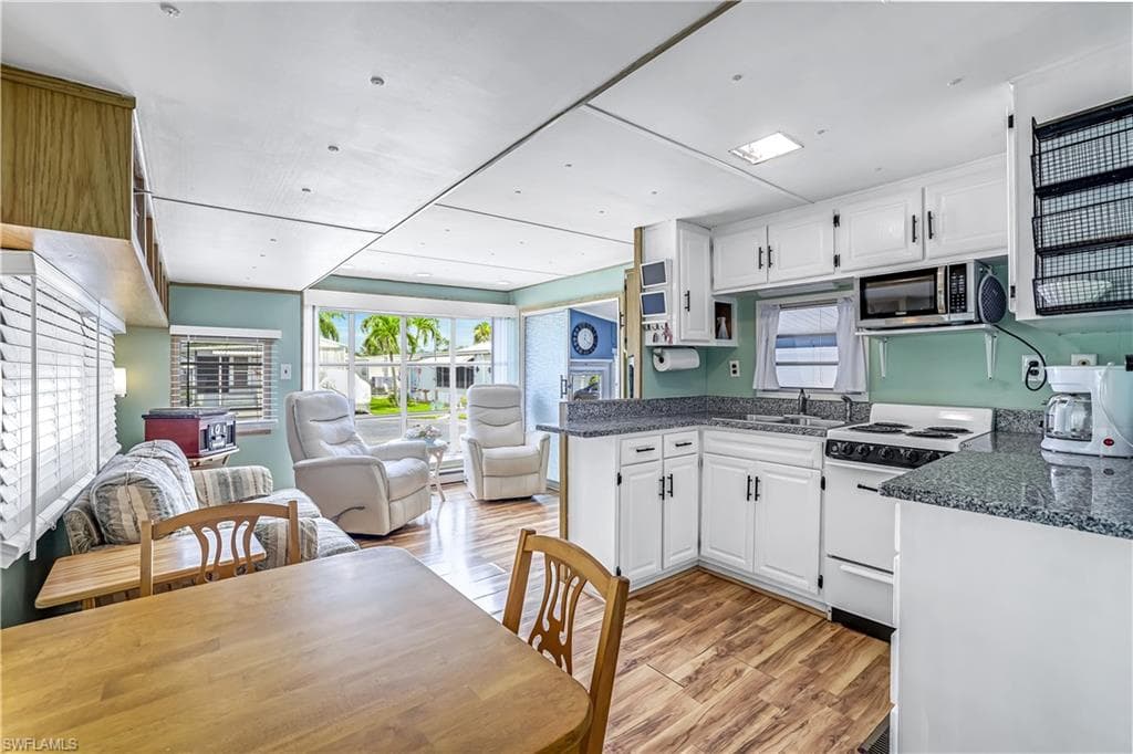 27 Jasper Dr 27jr, Naples, FL 34114-2