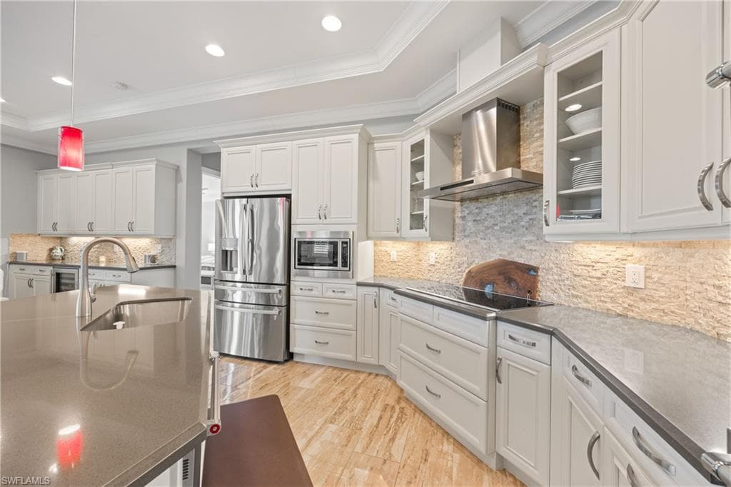 2431 Breakwater Way 101, Naples, FL 34112-18