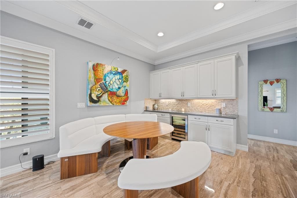 2431 Breakwater Way 101, Naples, FL 34112-20