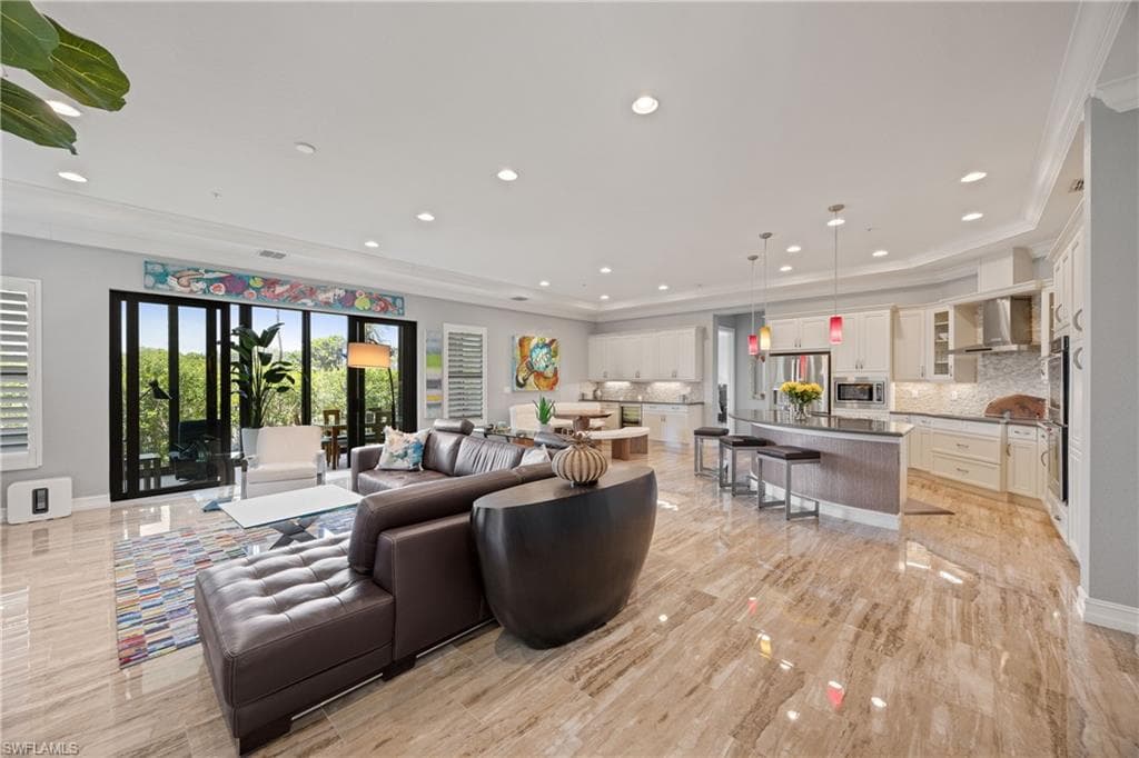 2431 Breakwater Way 101, Naples, FL 34112-5