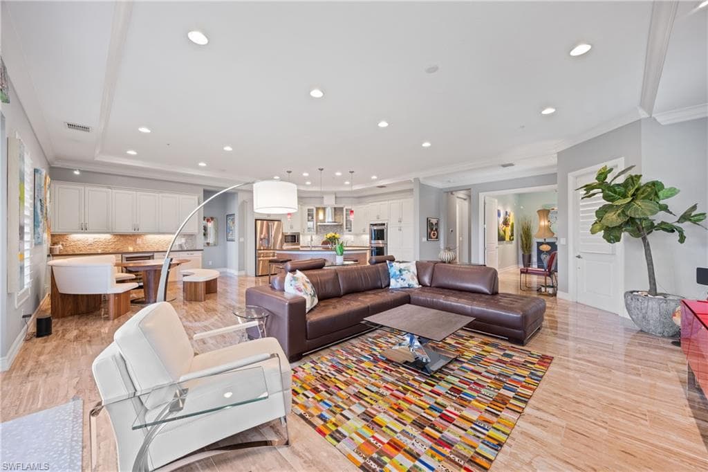 2431 Breakwater Way 101, Naples, FL 34112-8