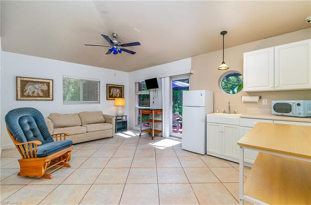 431 14th Ave NE, Naples, FL 34120-14