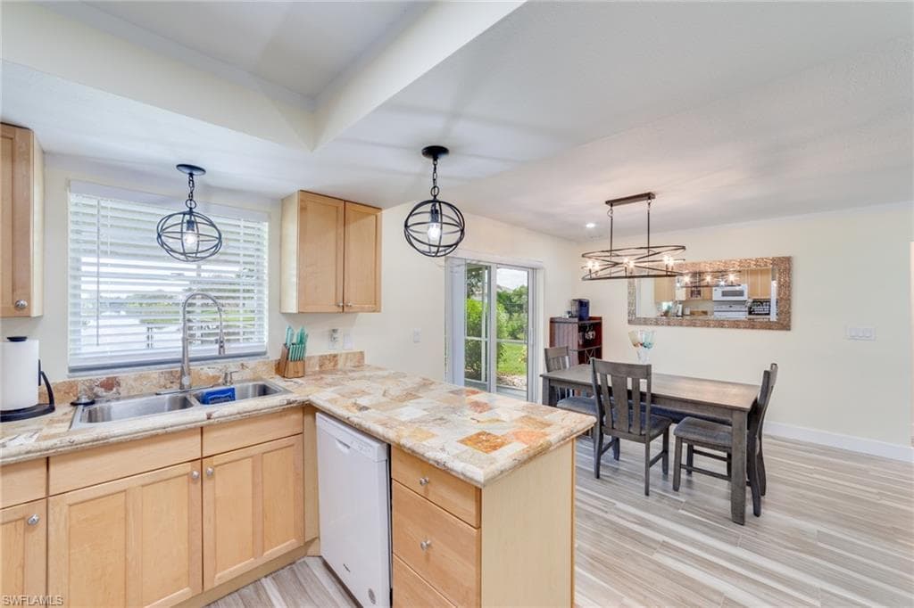 525 11th Ct, Cape Coral, FL 33990-16
