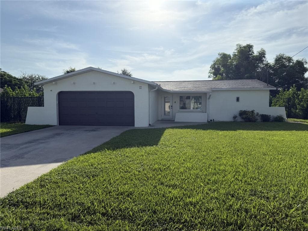 525 11th Ct, Cape Coral, FL 33990-1