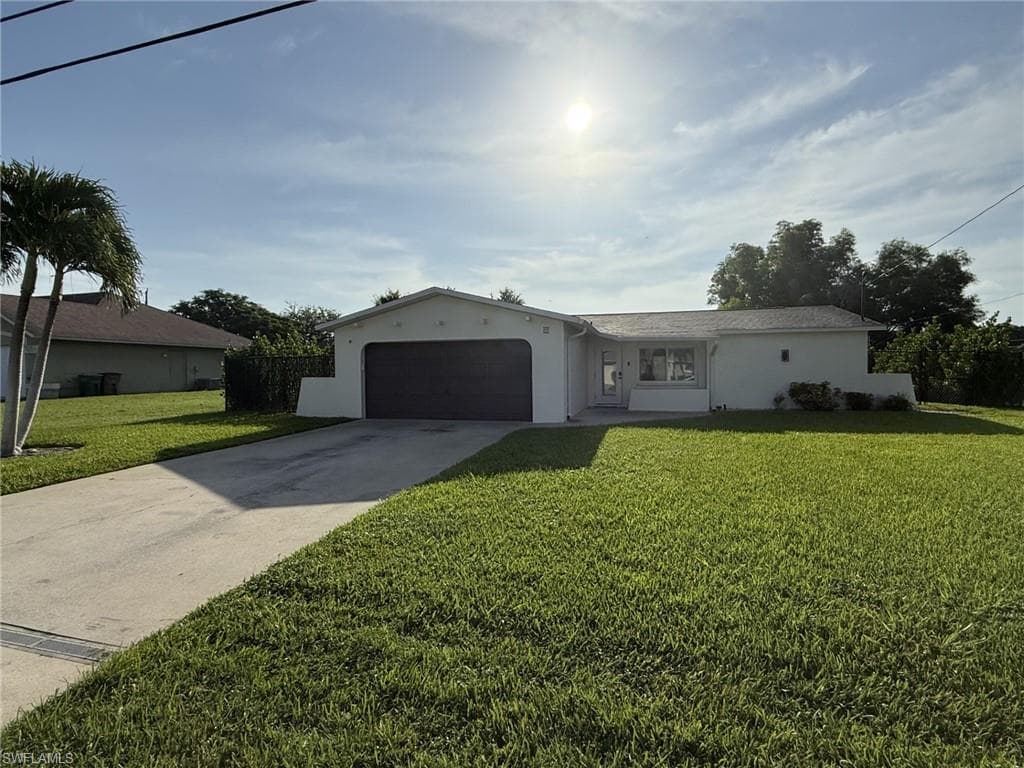 525 11th Ct, Cape Coral, FL 33990-3
